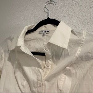 Fashion Nova Classic White Cropped Blouse